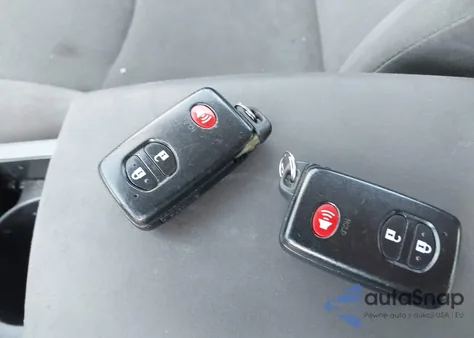 2011 Toyota Prius Two from USA, damaged, VIN JTDKN3DUXB1403215